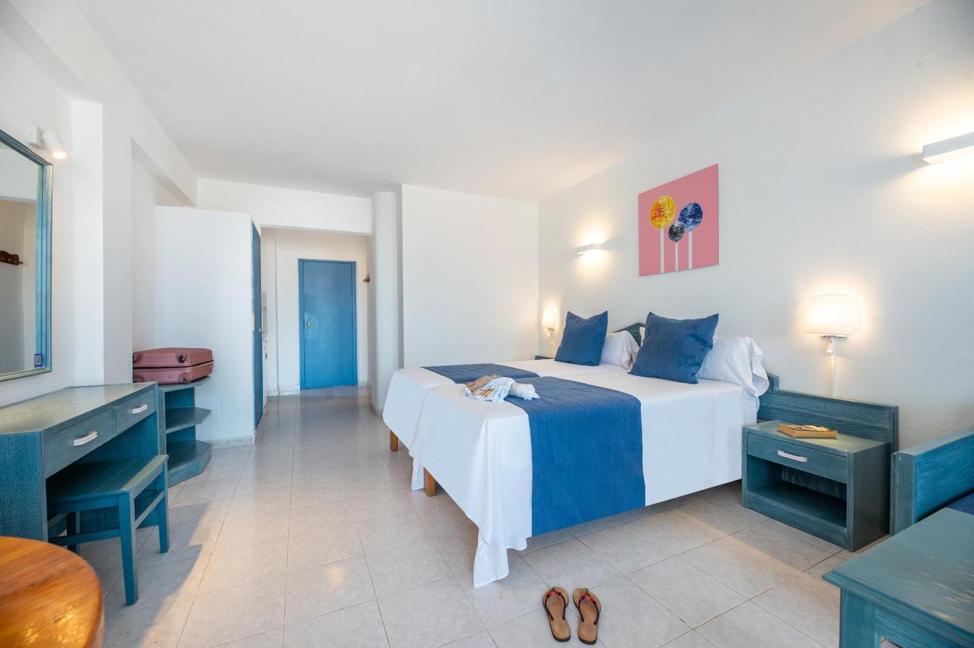 Hotel Apartamentos Vibra Central City - Adults Only Sant Antoni de Portmany Екстериор снимка