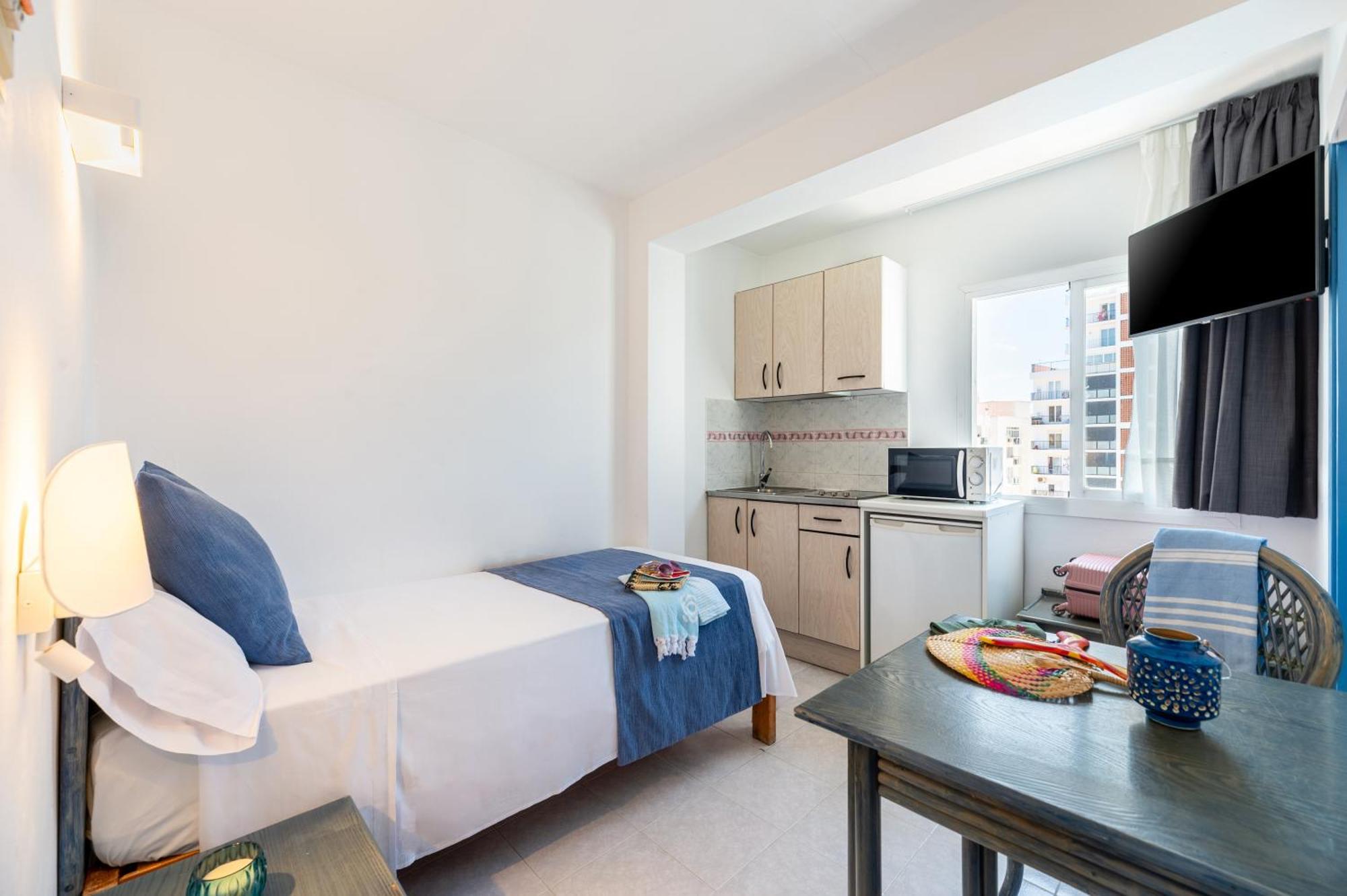 Hotel Apartamentos Vibra Central City - Adults Only Sant Antoni de Portmany Екстериор снимка