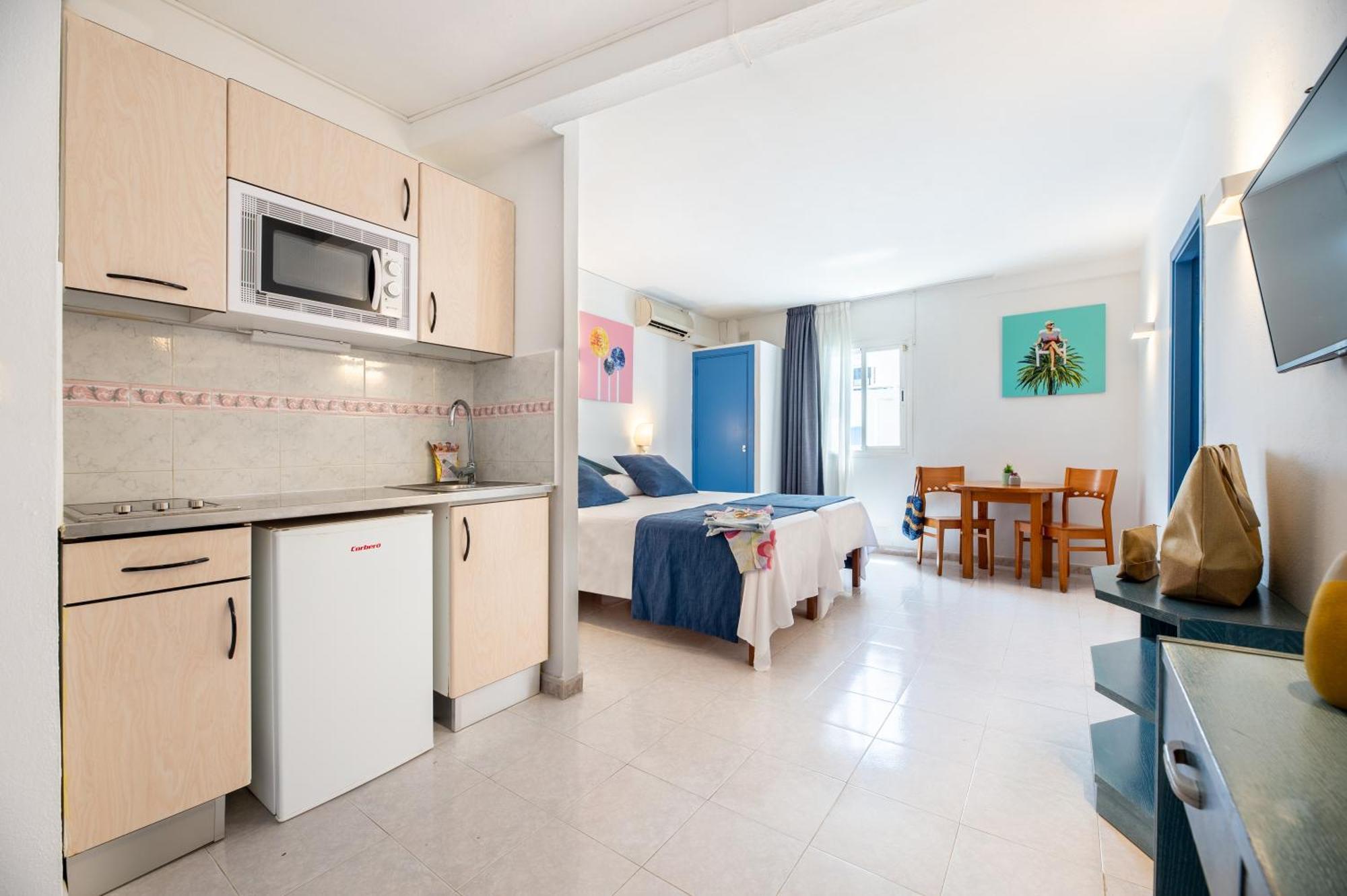 Hotel Apartamentos Vibra Central City - Adults Only Sant Antoni de Portmany Екстериор снимка