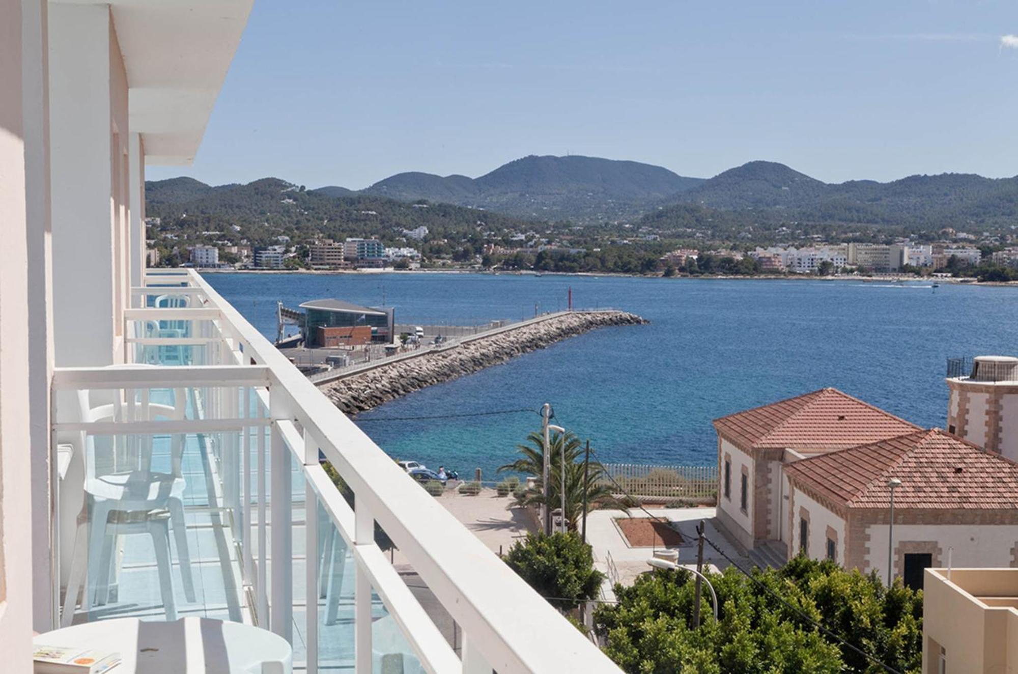 Hotel Apartamentos Vibra Central City - Adults Only Sant Antoni de Portmany Екстериор снимка