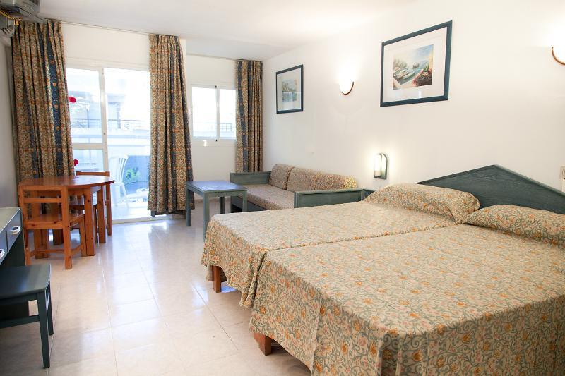 Hotel Apartamentos Vibra Central City - Adults Only Sant Antoni de Portmany Екстериор снимка